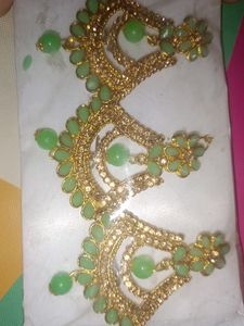Earing With Mangtika