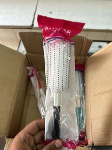 Ankita Round Hair Comb With Handle