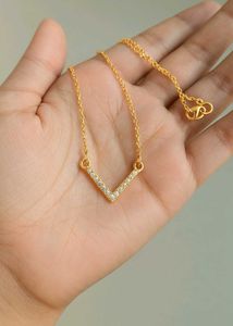 Gold V Necklace❤️