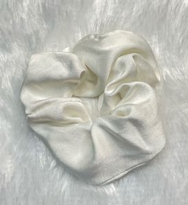 Frosty - White Scrunchie &amp; Floral Claw Combo