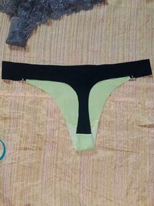 3 Thongs, One New Balance