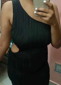 Sleek Black One-Shoulder Dress