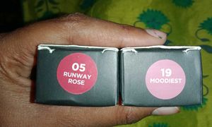 MILA BEAUTE Gold &amp; Matte Foundation