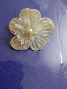 white flower earrings 🌸🌸🌸