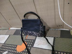 Women Flap Handbag Cum Sling
