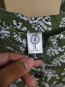 Pretty Green Top - New 💚