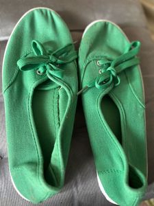 max Woman Solid Lace-up Casual Shoes