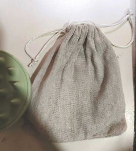 Garnier Scalp Massager (With Pouch)