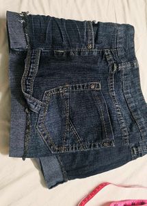Dollhouse Distressed Denim Shorts – Size 11