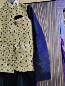 Men Ethnic Kurta Set With Jacket