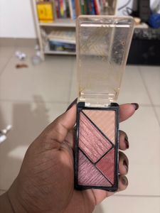 Combo - Clinique Blush &amp; Yoyoso EyeShadow Palette