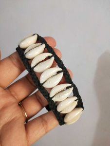 Cowrie Shell Thread Bracelet