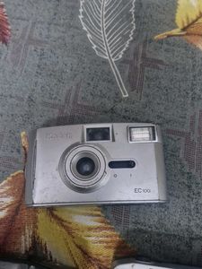 Vintage Point &amp; Shoot Camera 7 Pcs Lot