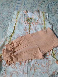 Floral Sleeveless Top And Legging Set.