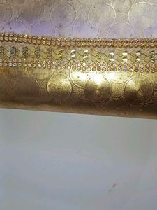 I am selling  a hand 👜  bag  .