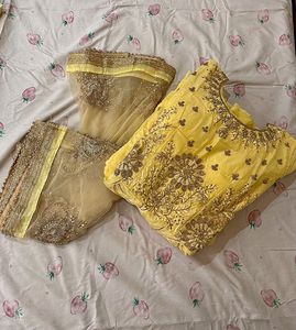 Yellow Hand Embroidered Gown Choli 🌻🌟🌕