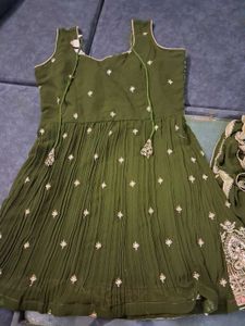 Elegant Olive Green Kurta Set L