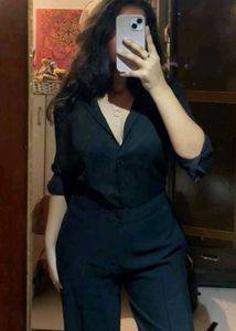 Black crop shirt 🌻