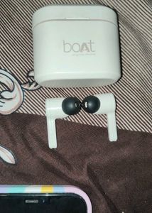 Boat Airdopes 402 With Silicon Sefty Cover
