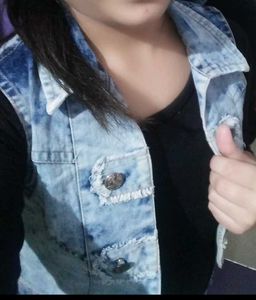Denim Sleevesless Jacket 🧥