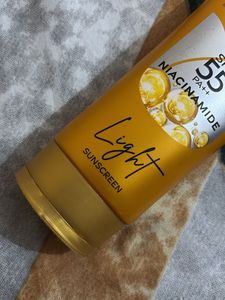 Pond&#39;s Sun Miracle Light Sunscreen