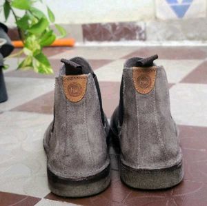HX London Men’s Suede Chelsea Boots – Light Grey