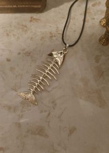 Y2K pendent ( fishbone)