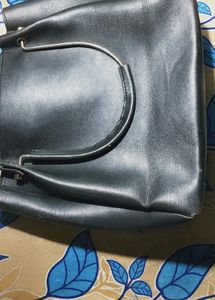 Black Bag,,,Atchhi Condition Me Hain,,,Maine Kuch Din Use Kiya Haim