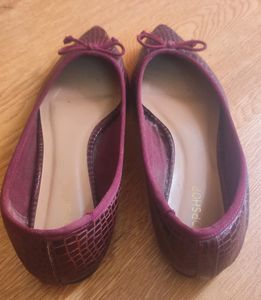Pointed Toes Flats With Bow