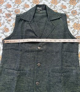 Stylish Sleeveless Jacket