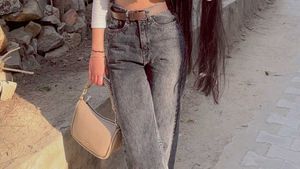 Women High Wasted Jeans With A Perfect Length