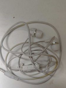 Set Of 4 Earphones With Free Unused Ear Tips