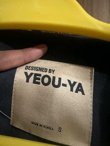 Stylish Black Zippered Jacket