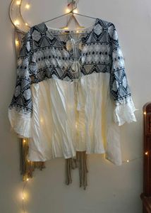 Black And White Printed A-Line Shrug Free Size