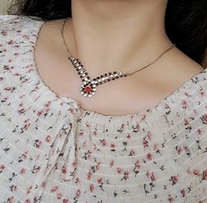 V shape neckpiece and drop earrings