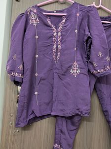 New branded thread work puff sleevePurple cord set