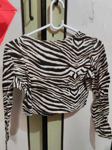 Tiger Print Crop Top Full Sleeve