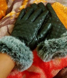 Leather Gloves with Fur Trim