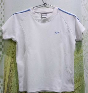 NIKE WHITE TSHIRT🎀