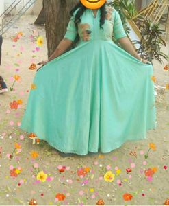 Pista Ethnic  Gaun