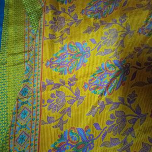 Beautiful Saree With Small Broder