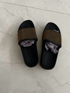 Heeled Sliders