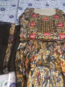 Floral Embroidered Kurta