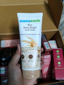 Mamaearth Rice Dewy Bright Face Wash