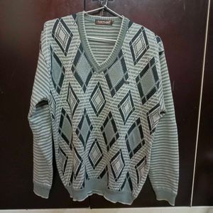 Unisex Trending Sweater - Size XL