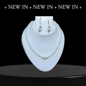 Elegant Jewelry Set: Necklace &amp; Earrings