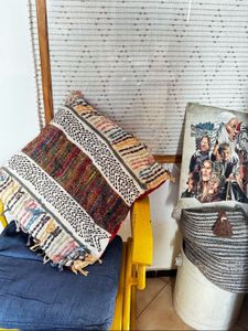 1 Woven Cushion Cover & Game Of Thrones Poster