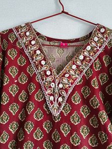 Red And Green Printed Kurti With Pant