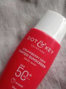 DOT &amp; KEY tinted suncreen