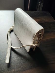 Beautiful Slingbag Off White